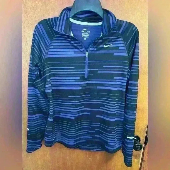 Nike Women’s lightweight pullover size medium - Picture 1 of 4